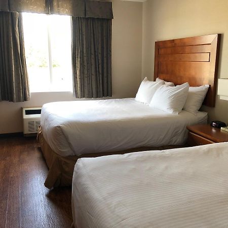 St. Albert Inn&Suites Saint Albert Buitenkant foto