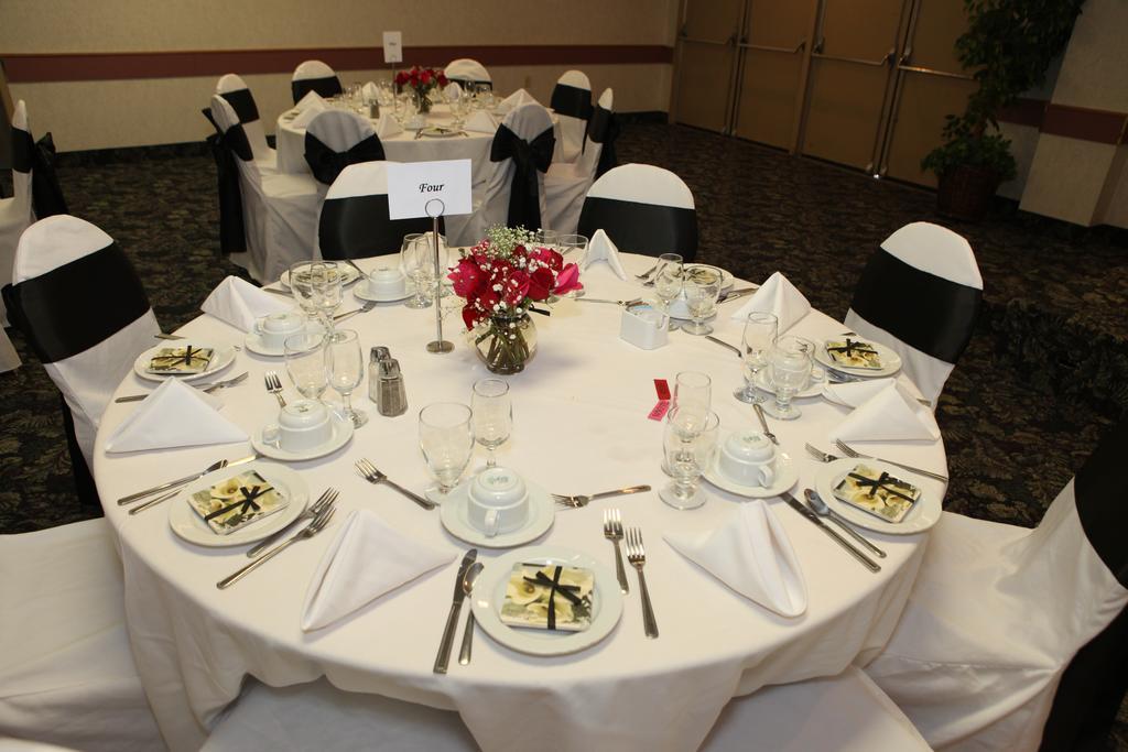 St. Albert Inn&Suites Saint Albert Buitenkant foto