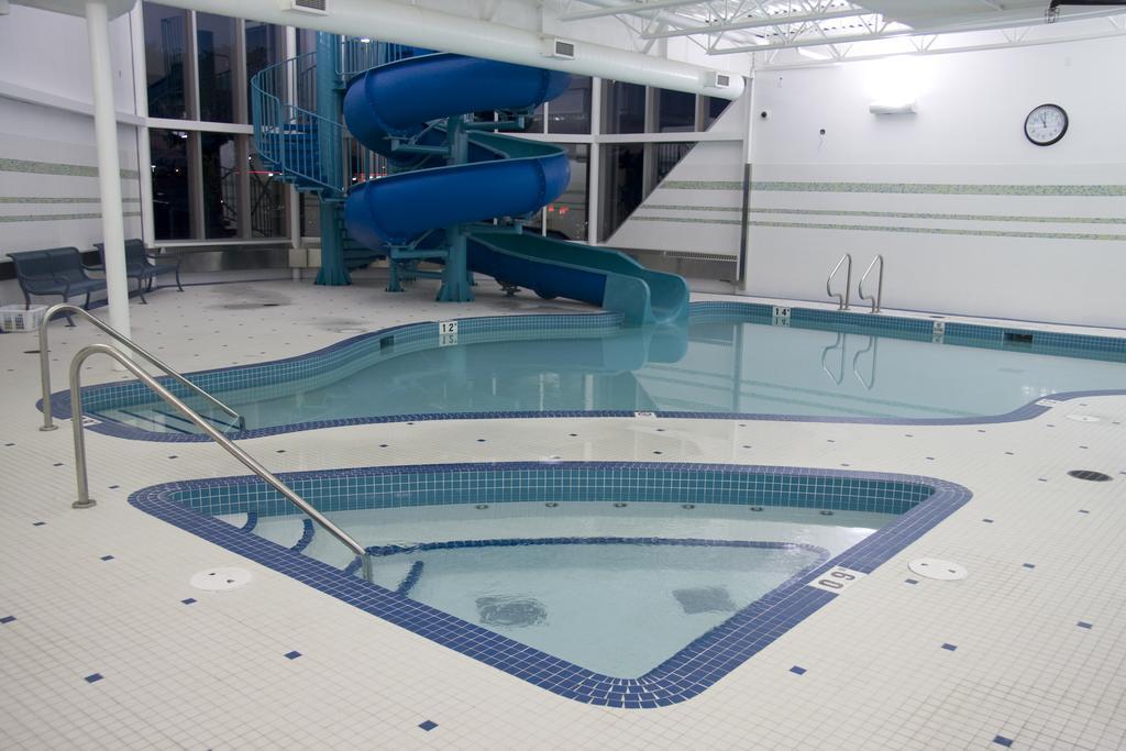 St. Albert Inn&Suites Saint Albert Buitenkant foto