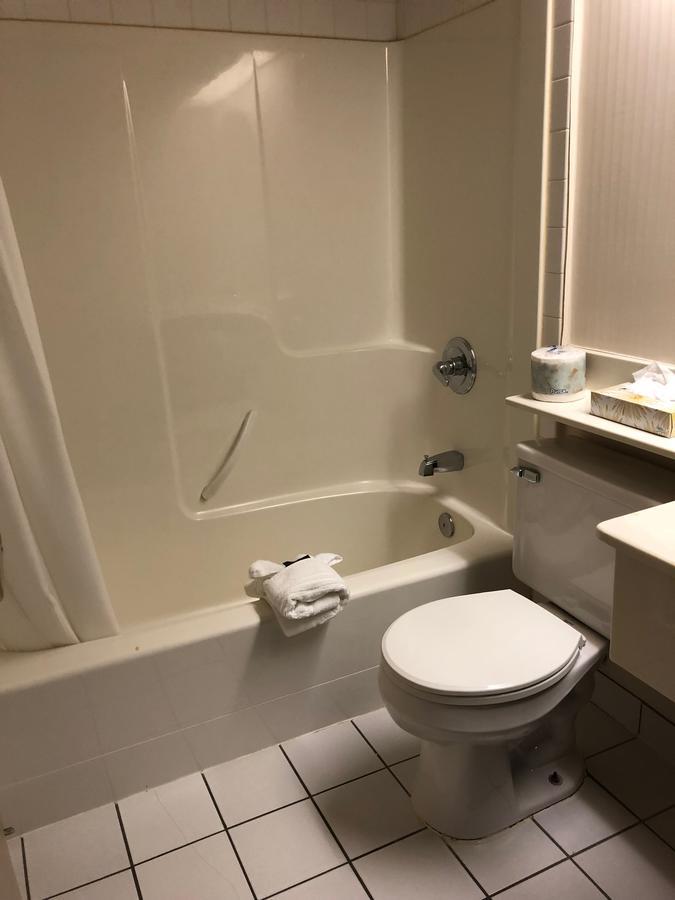 St. Albert Inn&Suites Saint Albert Buitenkant foto