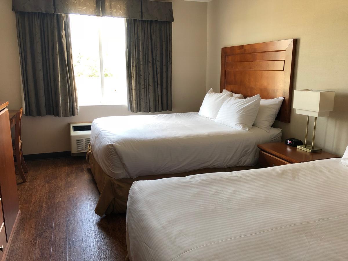 St. Albert Inn&Suites Saint Albert Buitenkant foto